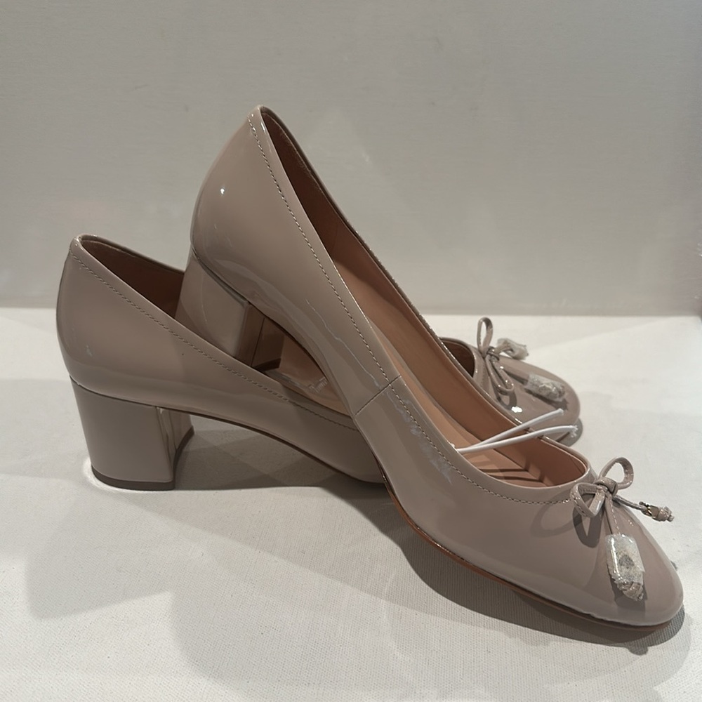 NWOB Kate Spade Beverly Bow Tusk Pattern Pumps with 2” heels.